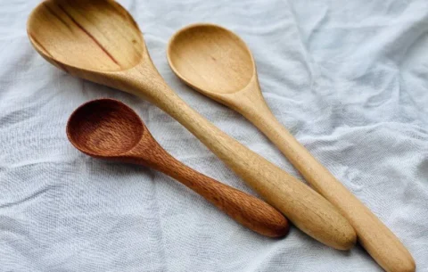 قاشق چوبی